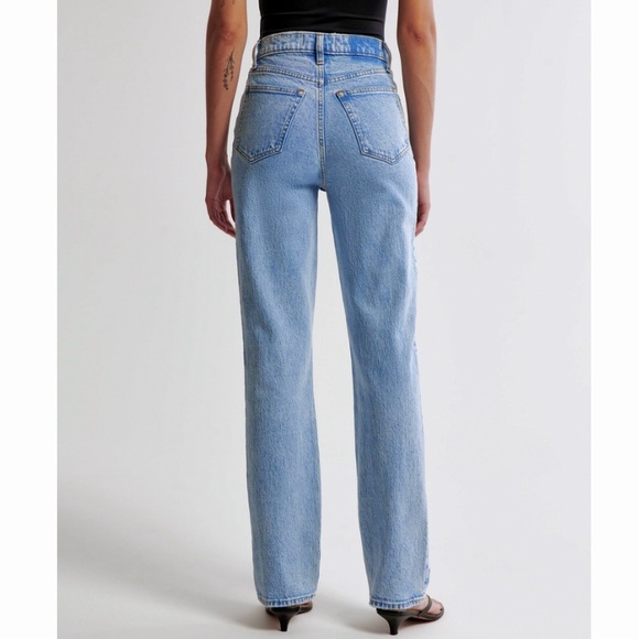 Abercrombie & Fitch- The 90’s Straight Ultra High Rise. - Picture 3 of 5